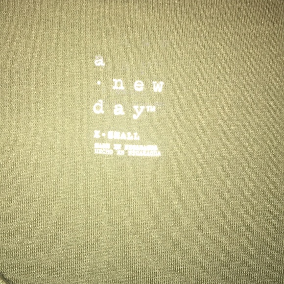 Olive Green V-Neck Shirt 🙌 - Picture 3 of 5